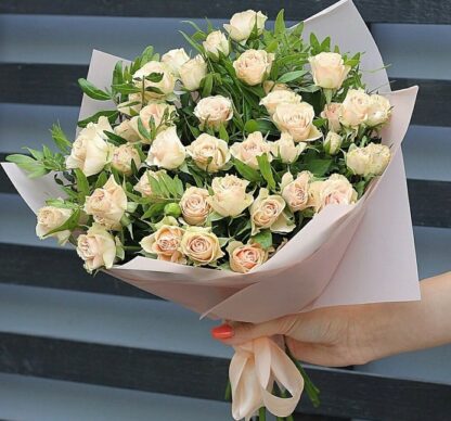 букет из кустовых роз, миндаль, доставка цветов по москве, цветы москва, букет на 8 марта, кустовые розы, букет цветов по низкой цене, цветы в марьино, фисташка, букет для любимой, цветы на заказ, preferito,