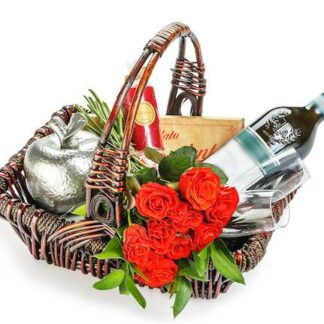красные розы, подарки на 8 марта, для женщин, женская корзина, подарочная корзина, итальянское вино, декор интерьера, преферито, доставка подарков москва, подарки москва, подарок на новый год, день матери, свидание, набор для свидания