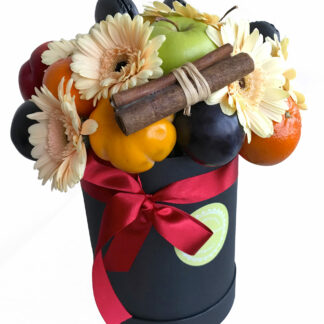 букет из фруктов и цветов в шляпной коробке, цветы москва, букеты дёшево, фруктовый букет москва, букет из фруктов и цветов, букет на 8 марта, доставка цветов по москве, preferito