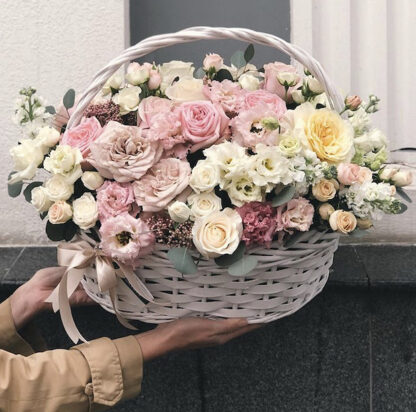 Корзина с цветами "Версаль", Цветы в корзине, Цветы на день рождения, Цветы на юбилей, доставка цветов по Москве
