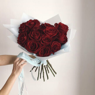 Букет из красных роз "Этюд", Цветы в Москве, Красные розы купить, Заказать букет на день влюблённых, Букет на день рождения, заказать цветы онлайн