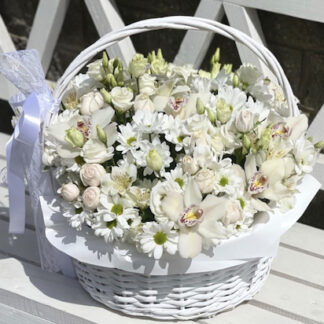 Корзина с белыми цветами купить, Корзина с цветами на свадьбу купить, доставка цветов, букет из белых цветов в корзине, Заказать букет из орхидей, Корзина с цветами на юбилей, Подарок для женщины, Букет на 8 марта