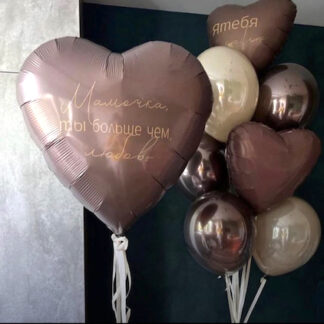 Сердце из воздушных шаров купить с доставкой в Москве.